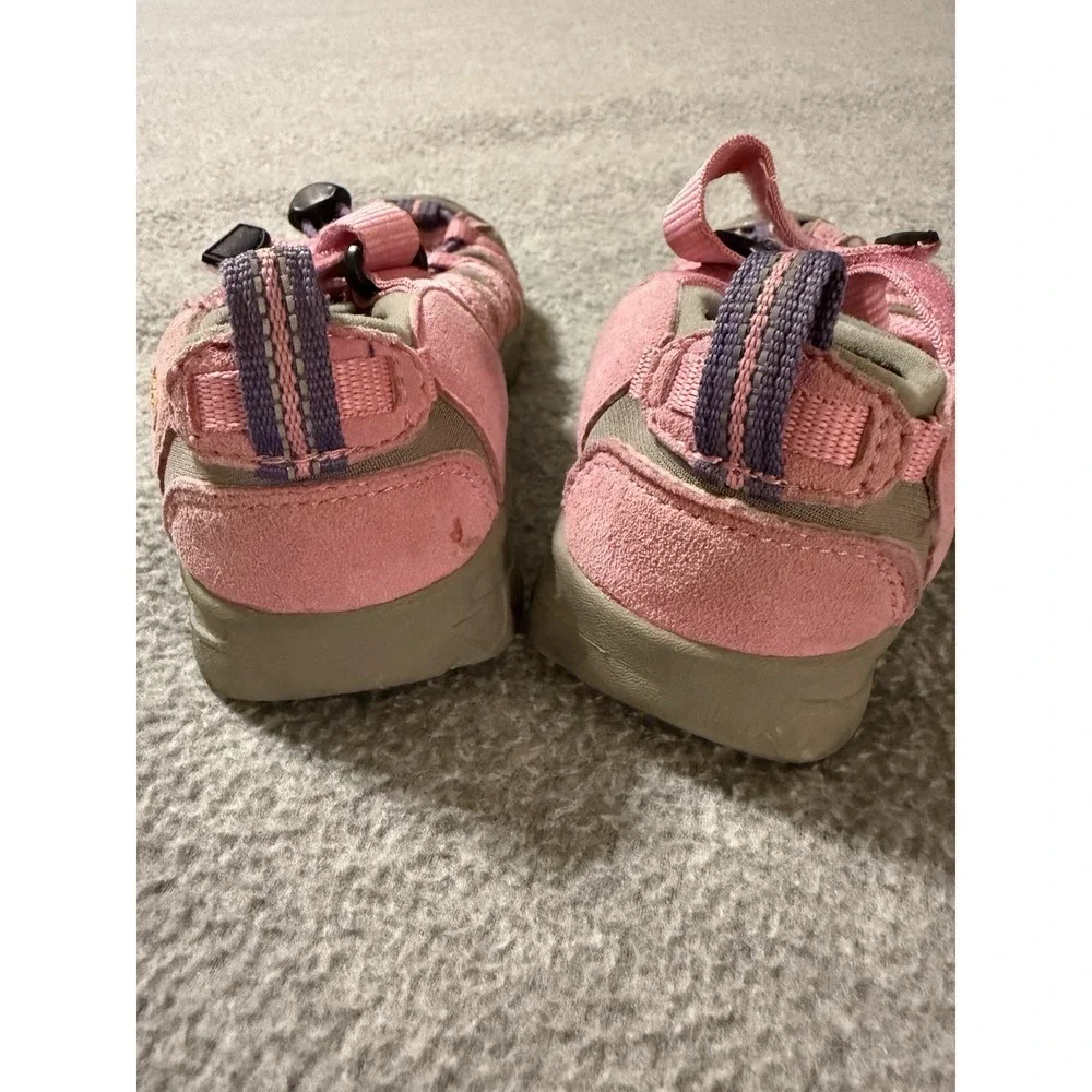Keen whisper girls